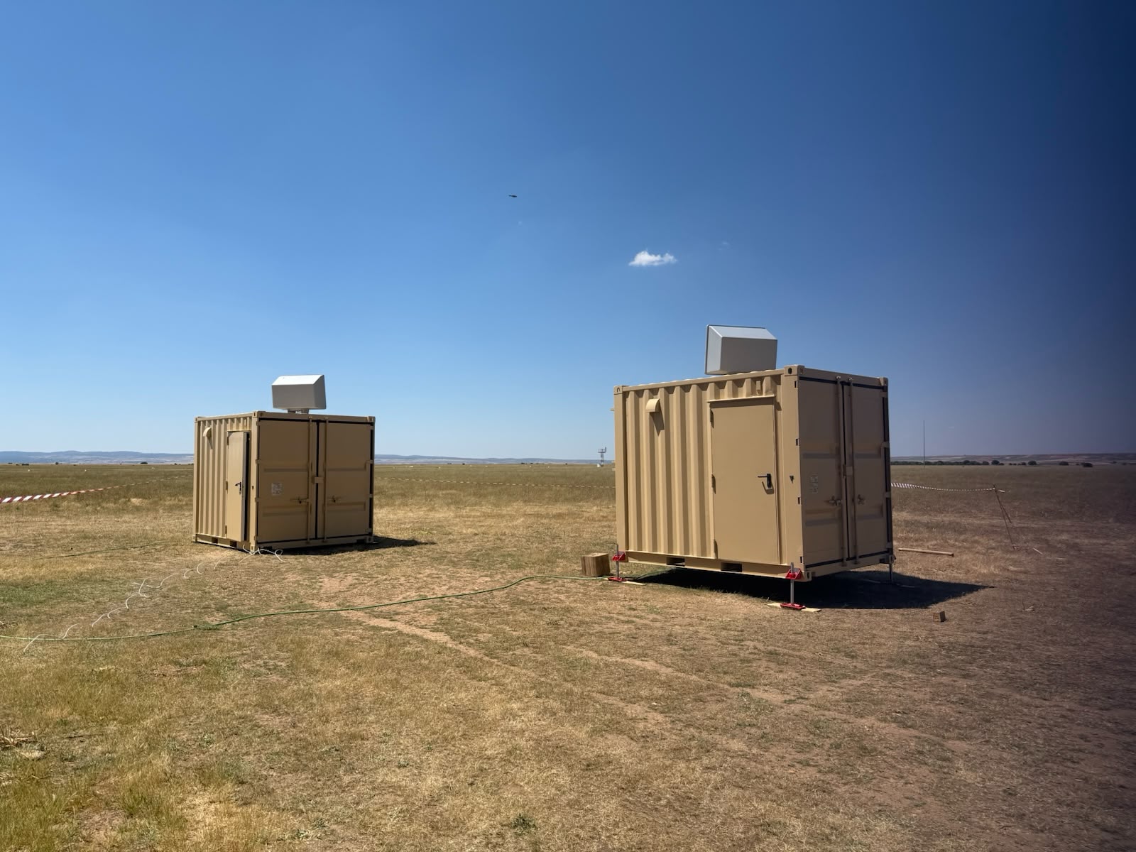 Contenedores técnicos instalados en un emplazamiento remoto